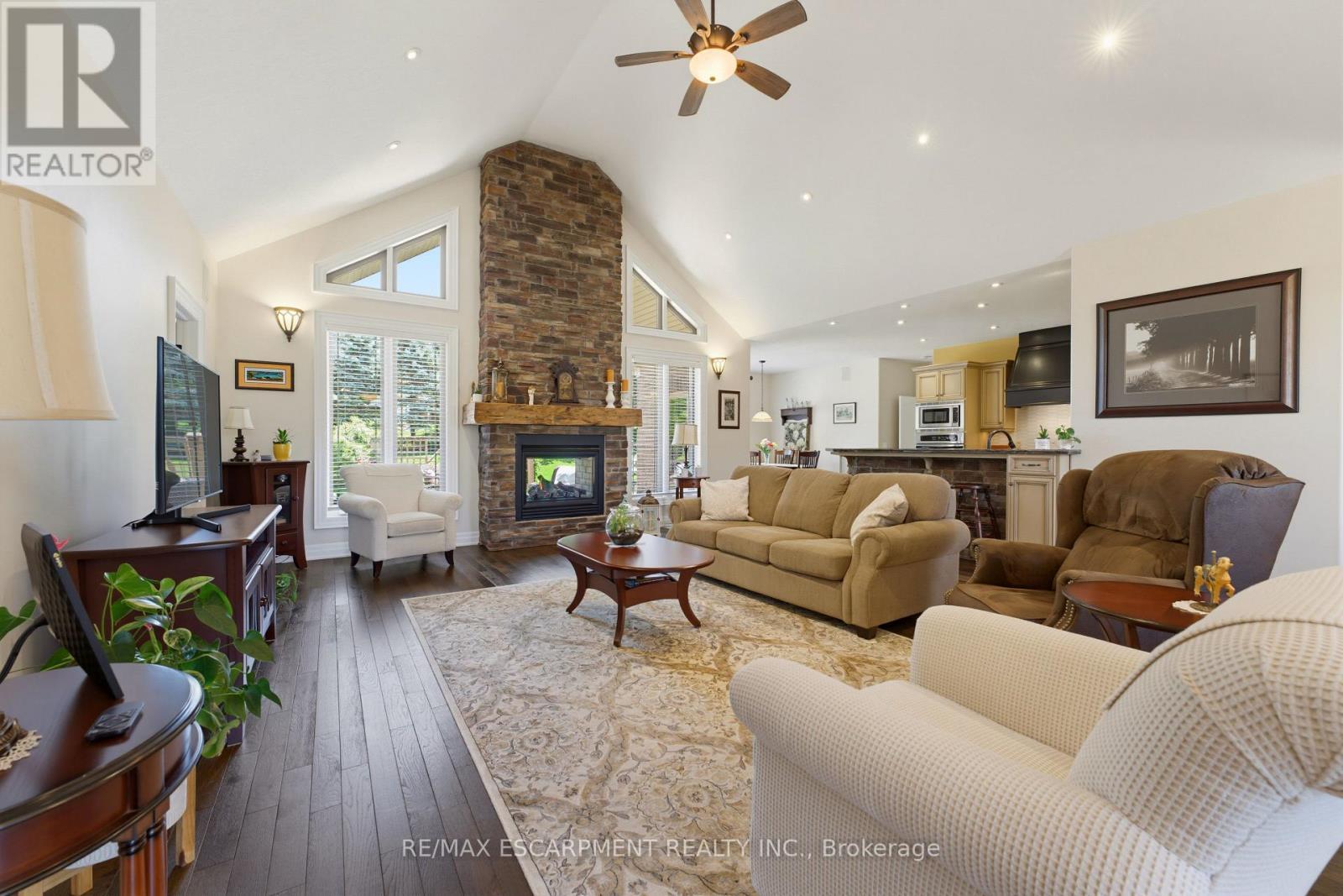 60 Donjon Boulevard, Norfolk, ON - Indoor Photo Showing Living Room With Fireplace