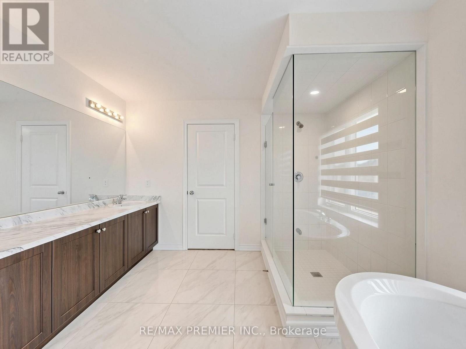 380 Leanne Lane, Shelburne, ON - Indoor Photo Showing Bathroom