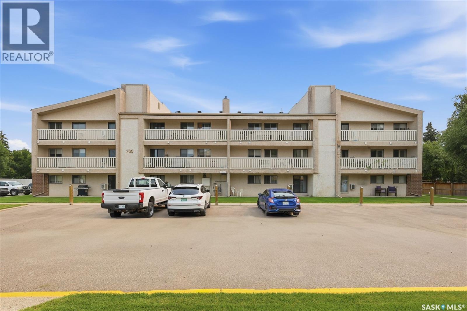 717 310 Stillwater Drive, Saskatoon, SK - Outdoor