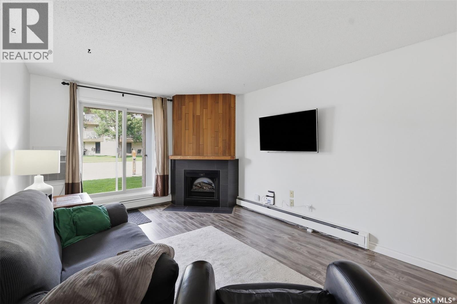 717 310 Stillwater Drive, Saskatoon, SK - Indoor Photo Showing Living Room With Fireplace