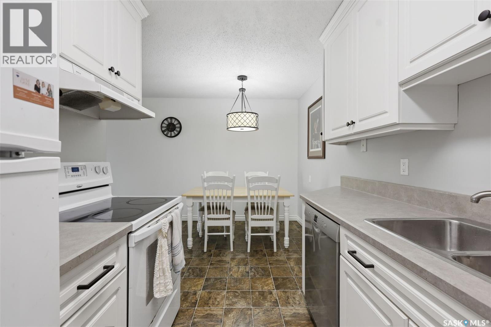 717 310 Stillwater Drive, Saskatoon, SK - Indoor Photo Showing Kitchen