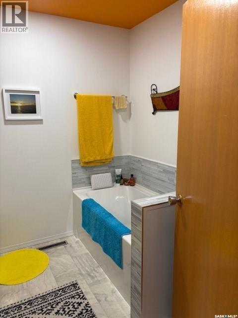 211 Throne Street, Sceptre, SK - Indoor Photo Showing Other Room