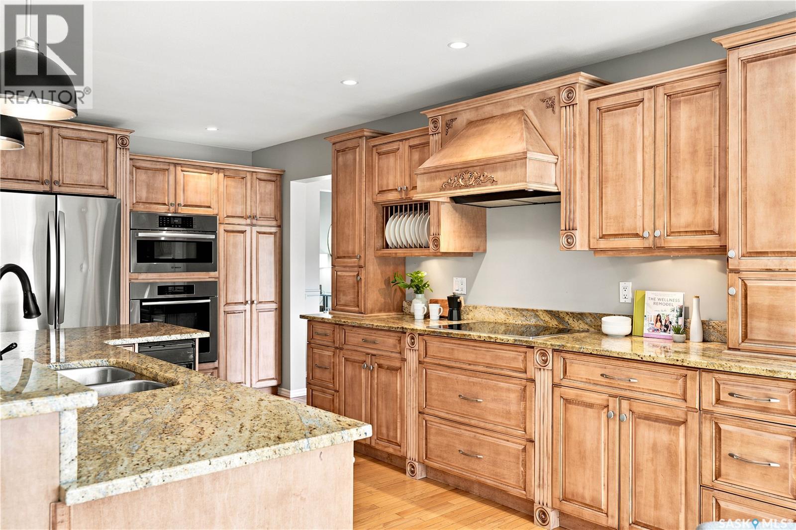 431 Rogers Court, Saskatoon, SK - Indoor Photo Showing Kitchen With Double Sink