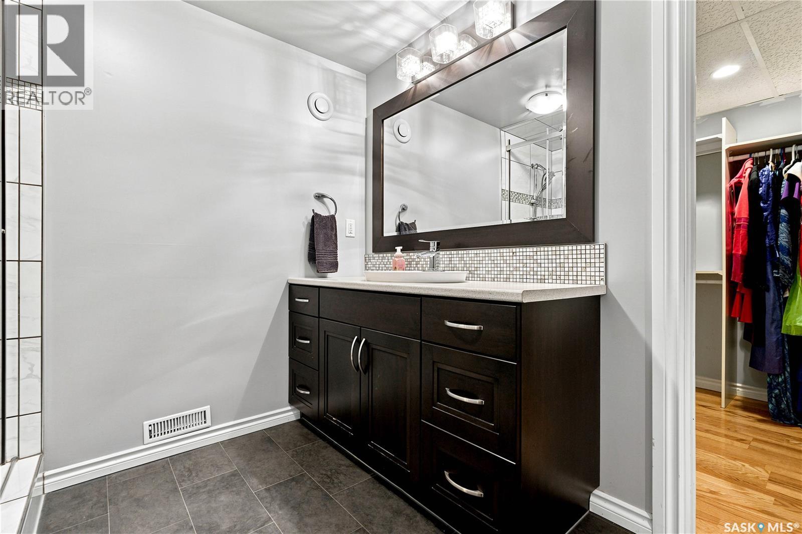 431 Rogers Court, Saskatoon, SK - Indoor Photo Showing Bathroom