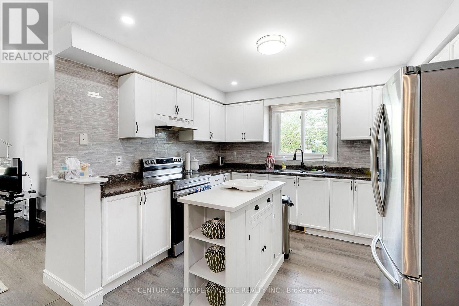 137 Nickolas Crescent, Cambridge, ON - Indoor Photo Showing Kitchen With Double Sink