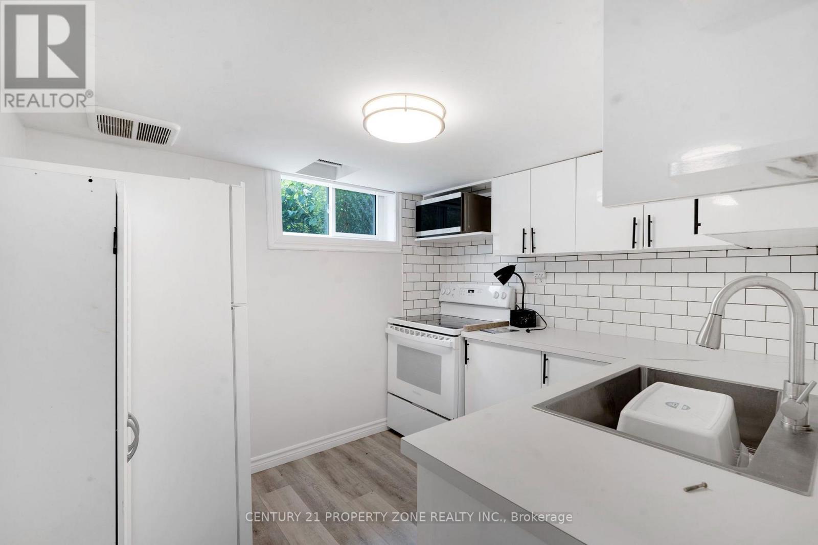 137 Nickolas Crescent, Cambridge, ON - Indoor Photo Showing Kitchen