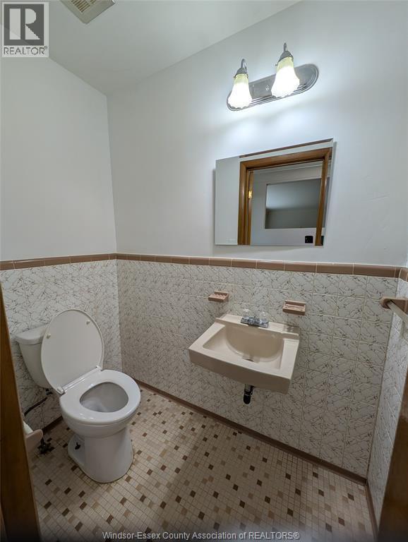 1867 Kent, Windsor, ON - Indoor