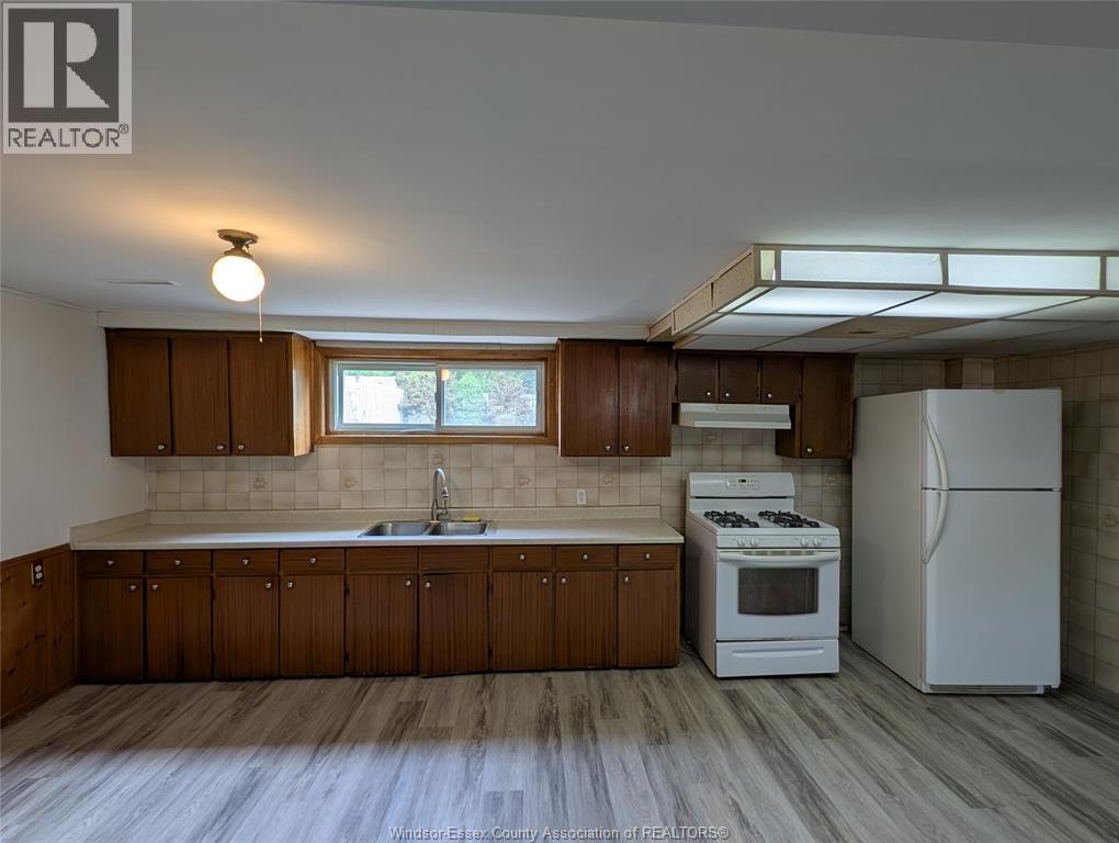 1867 Kent, Windsor, ON - Indoor Photo Showing Kitchen With Double Sink
