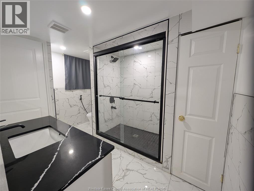 1867 Kent, Windsor, ON - Indoor