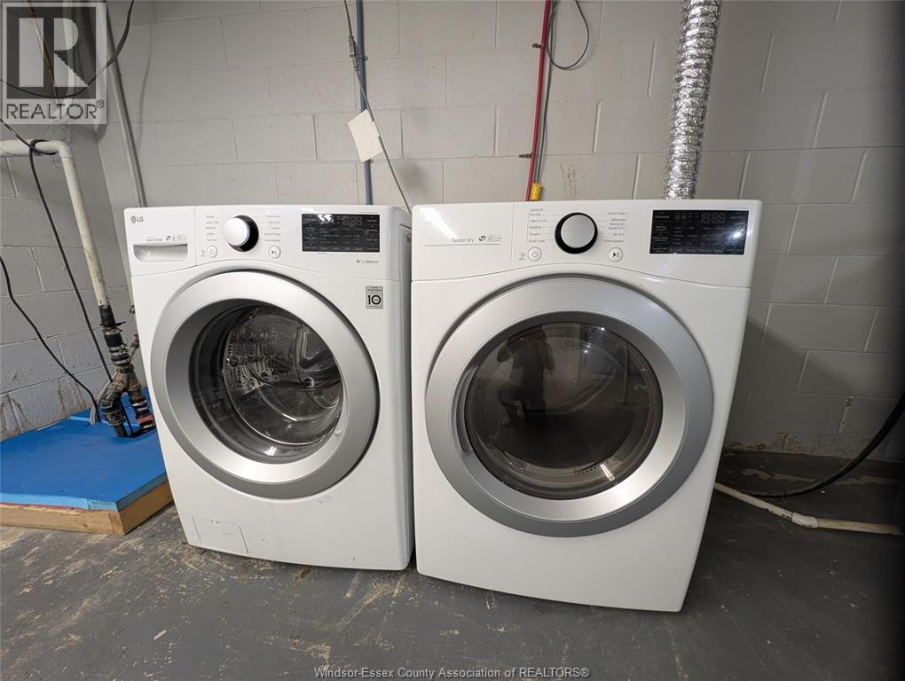 1867 Kent, Windsor, ON - Indoor Photo Showing Laundry Room