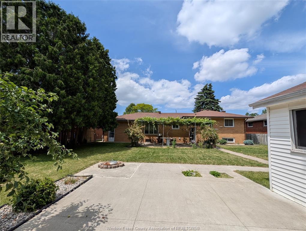 1867 Kent, Windsor, ON - Outdoor