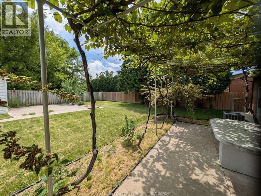 1867 Kent, Windsor, ON - Outdoor