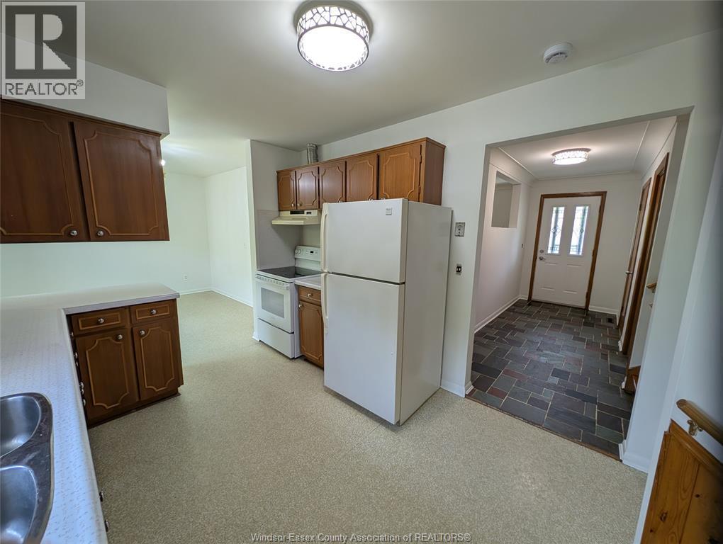 1867 Kent, Windsor, ON - Indoor Photo Showing Kitchen