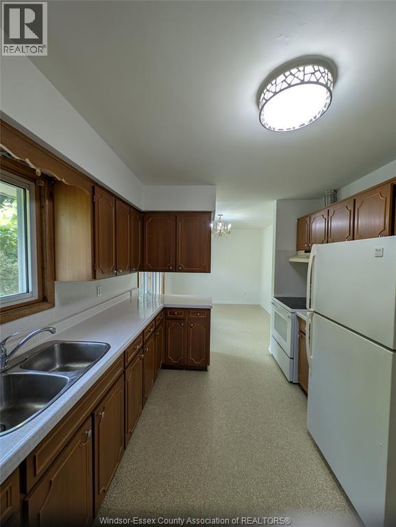 1867 Kent, Windsor, ON - Indoor Photo Showing Kitchen With Double Sink