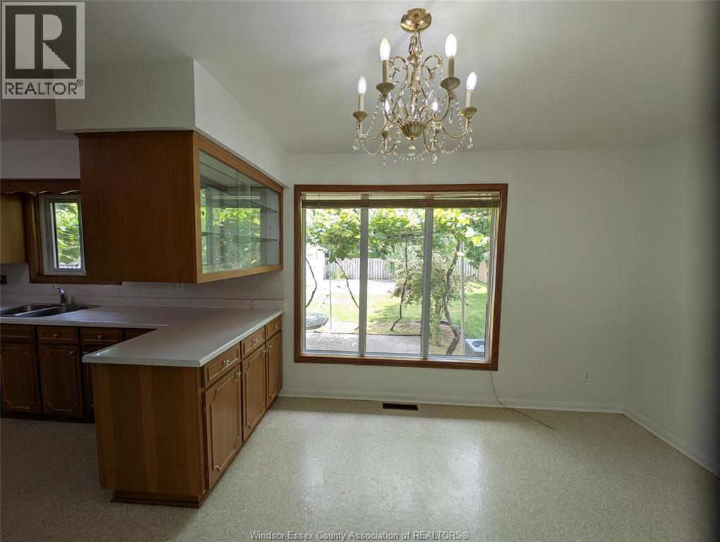 1867 Kent, Windsor, ON - Indoor Photo Showing Kitchen With Double Sink