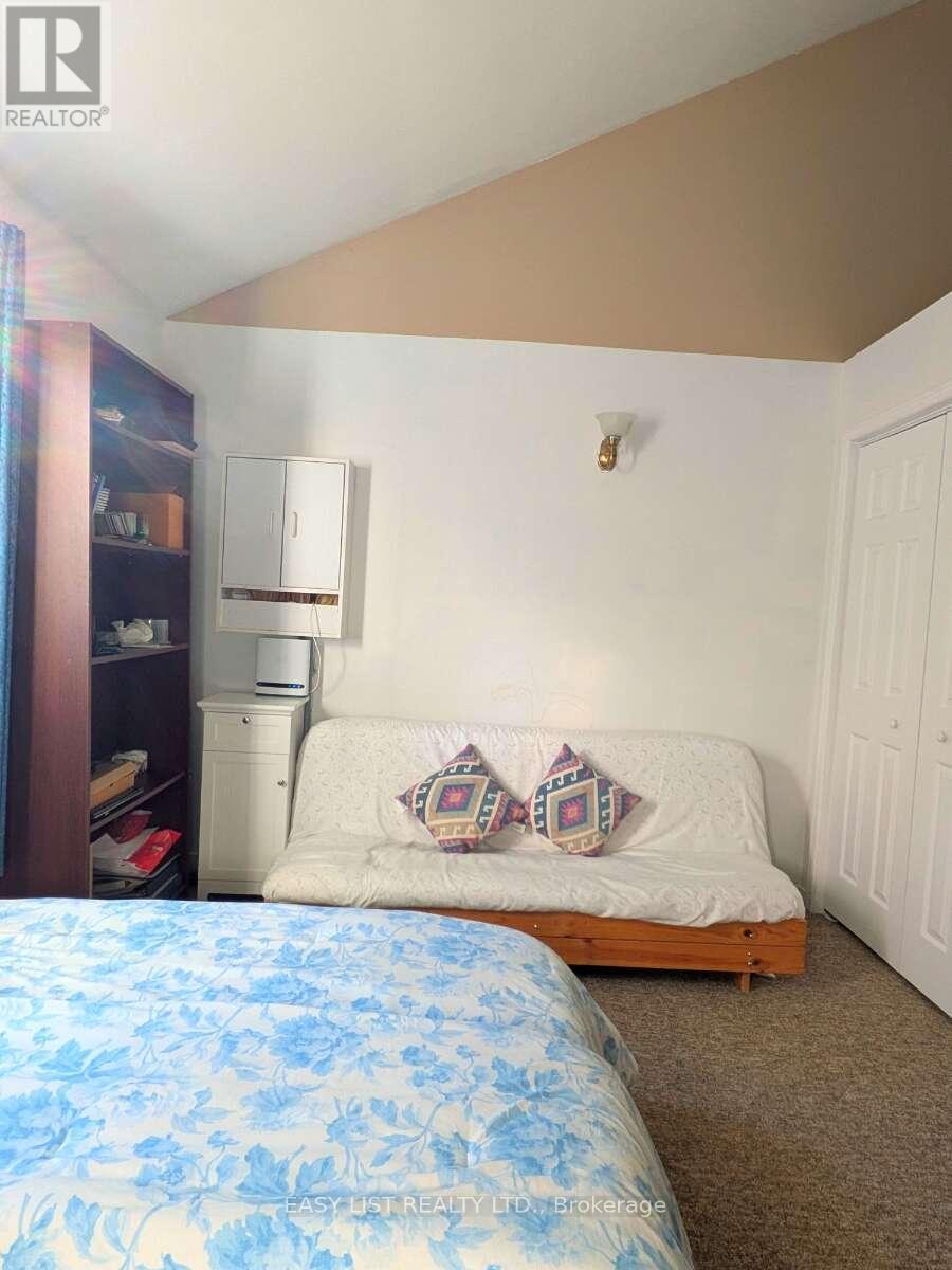 2135 Champlain Road, Tiny, ON - Indoor Photo Showing Bedroom