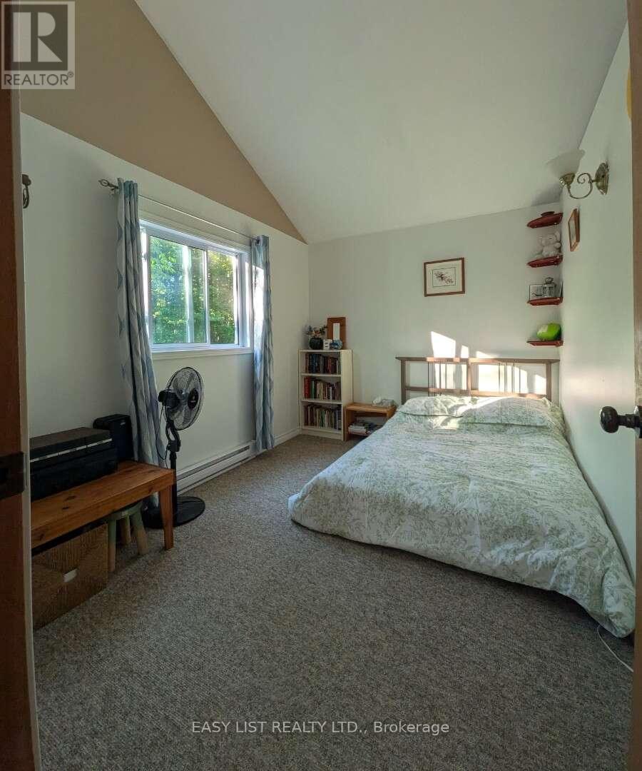2135 Champlain Road, Tiny, ON - Indoor Photo Showing Bedroom