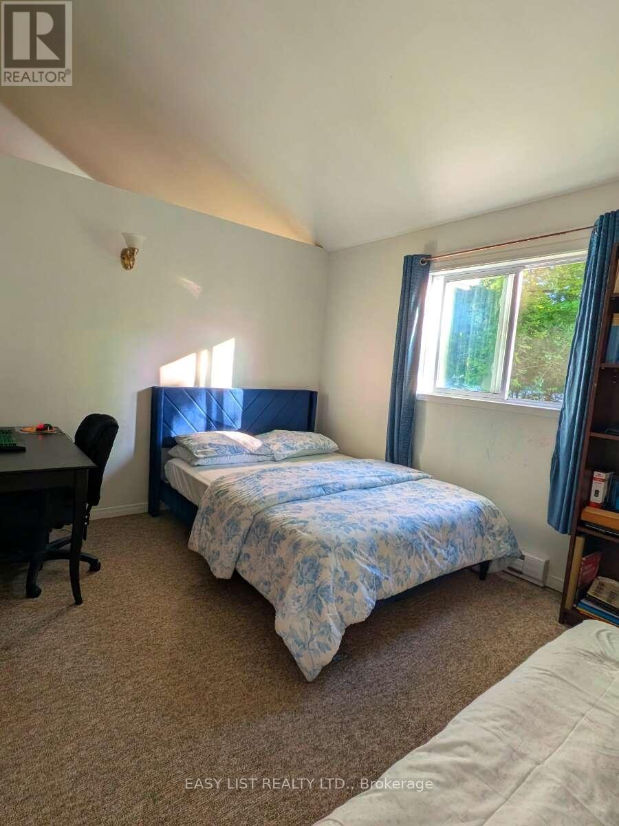 2135 Champlain Road, Tiny, ON - Indoor Photo Showing Bedroom
