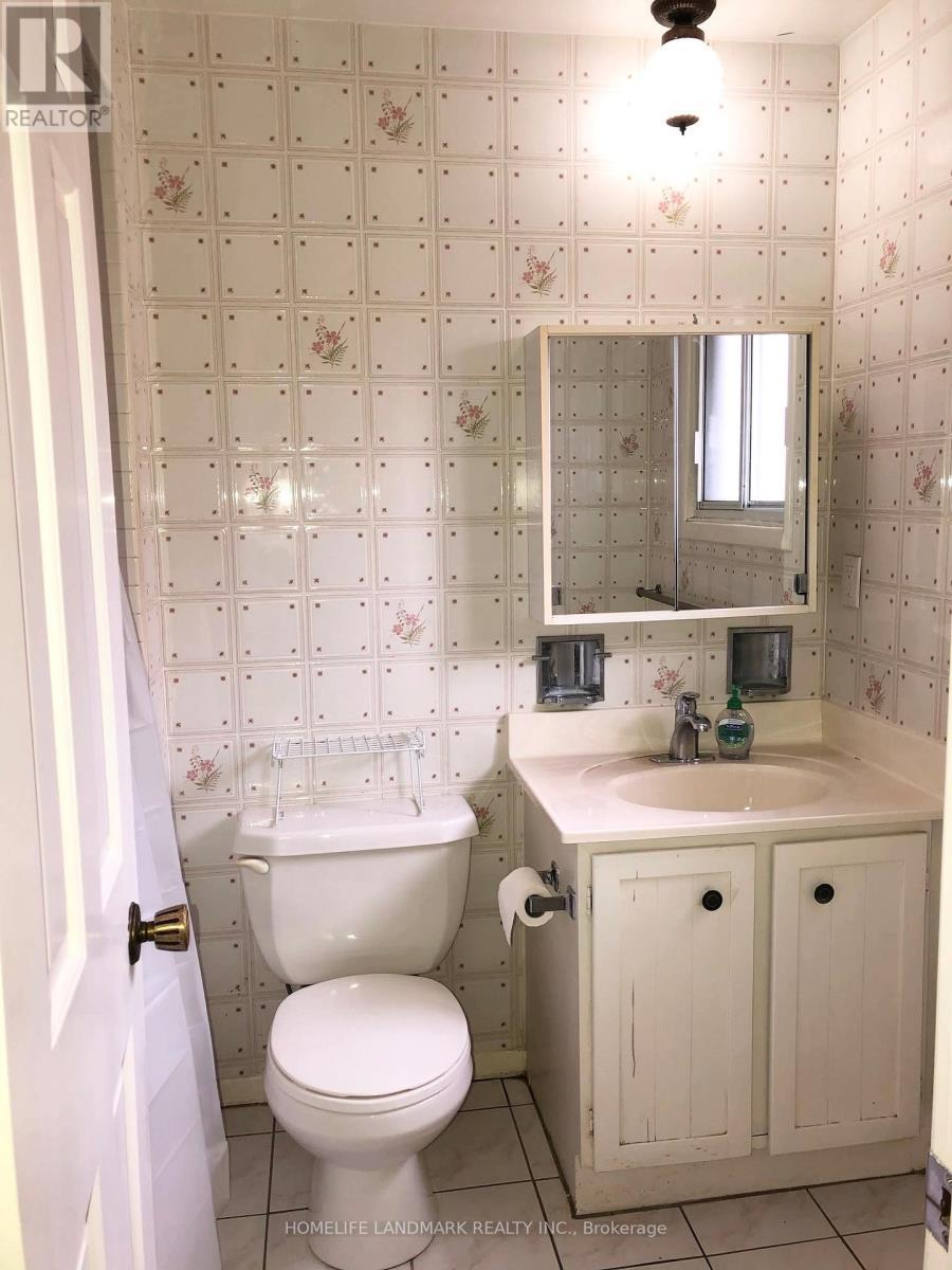 105 Whitehorn Crescent, Toronto, ON - Indoor Photo Showing Bathroom