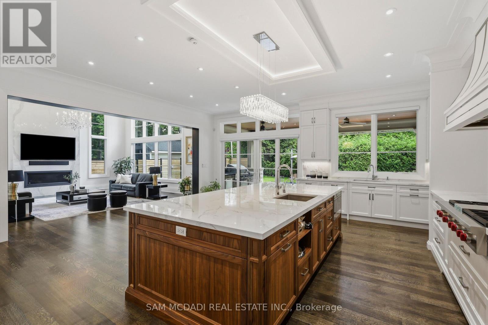 1342 Nocturne Court, Mississauga, ON - Indoor Photo Showing Kitchen With Upgraded Kitchen