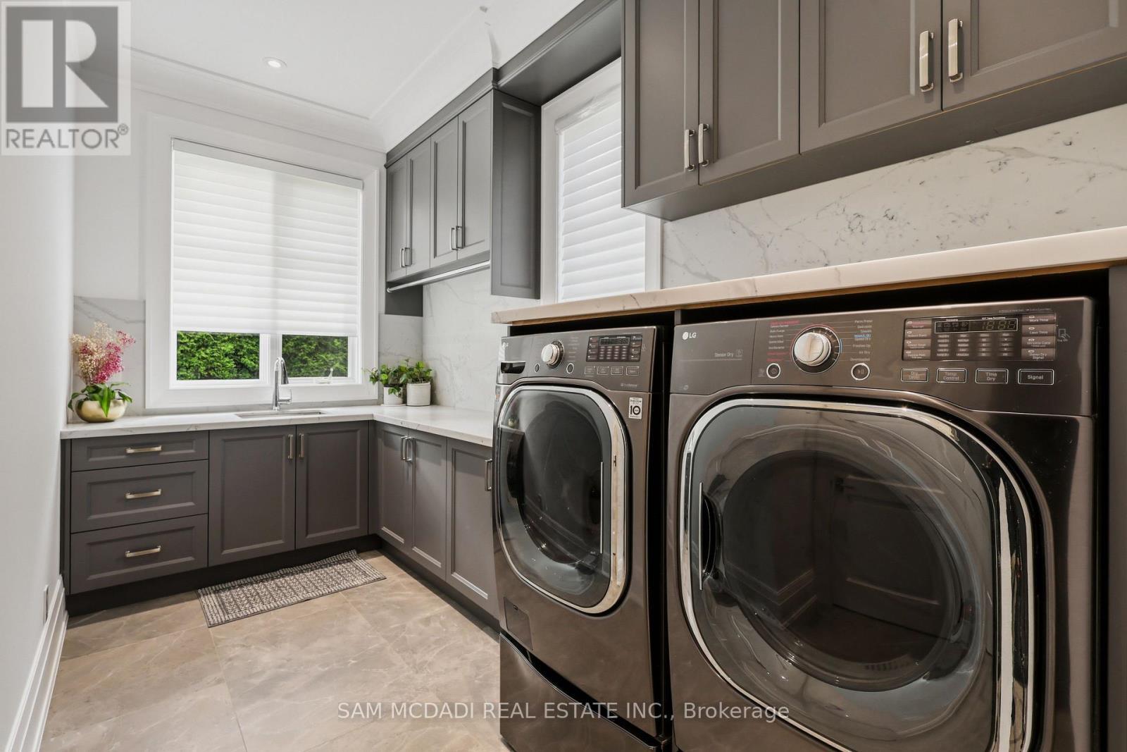 1342 Nocturne Court, Mississauga, ON - Indoor Photo Showing Laundry Room