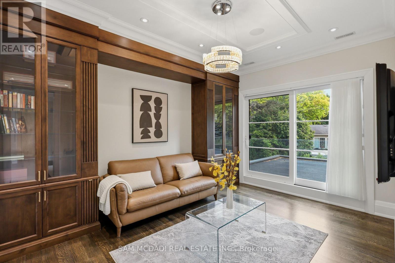 1342 Nocturne Court, Mississauga, ON - Indoor Photo Showing Living Room