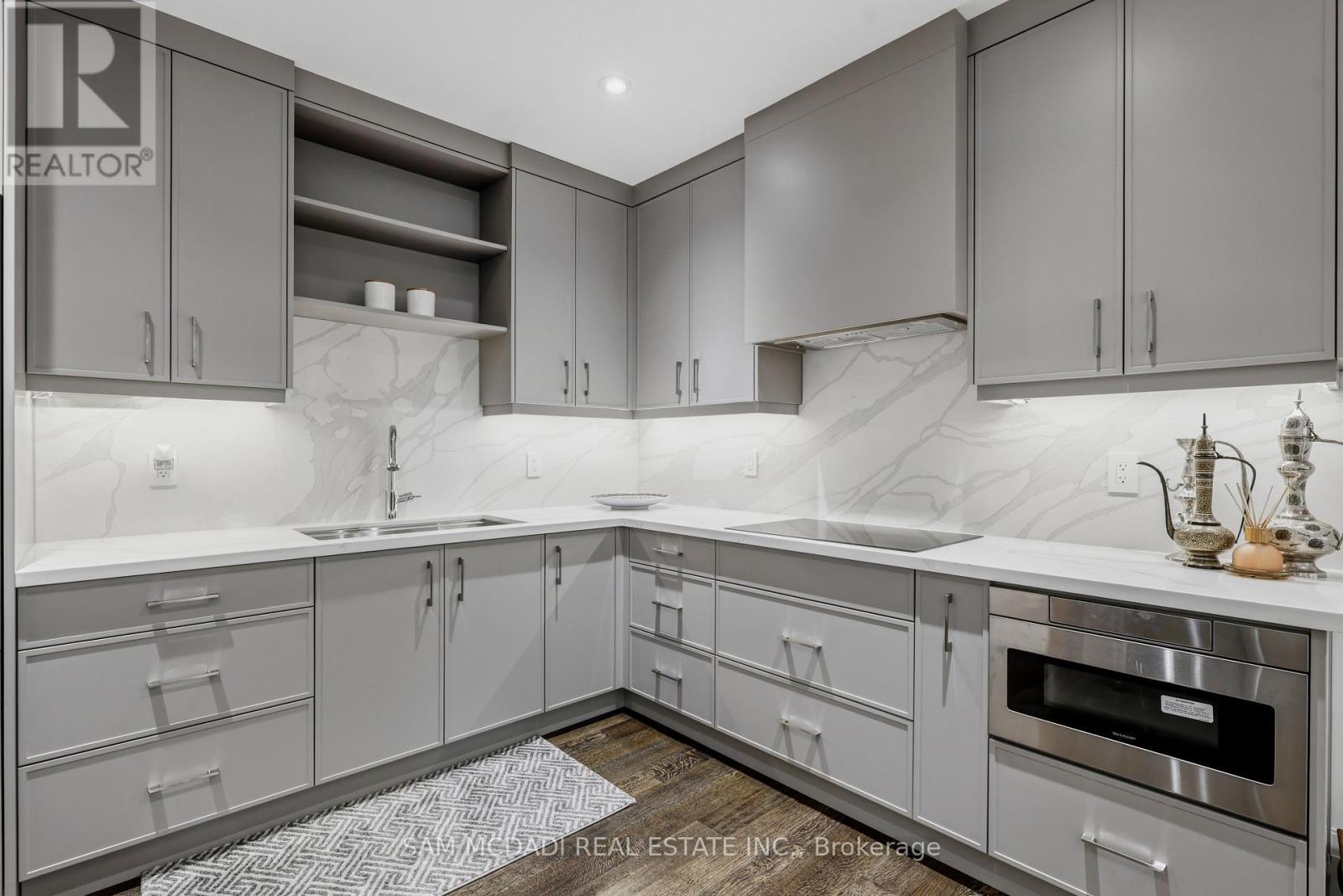 1342 Nocturne Court, Mississauga, ON - Indoor Photo Showing Kitchen With Double Sink With Upgraded Kitchen