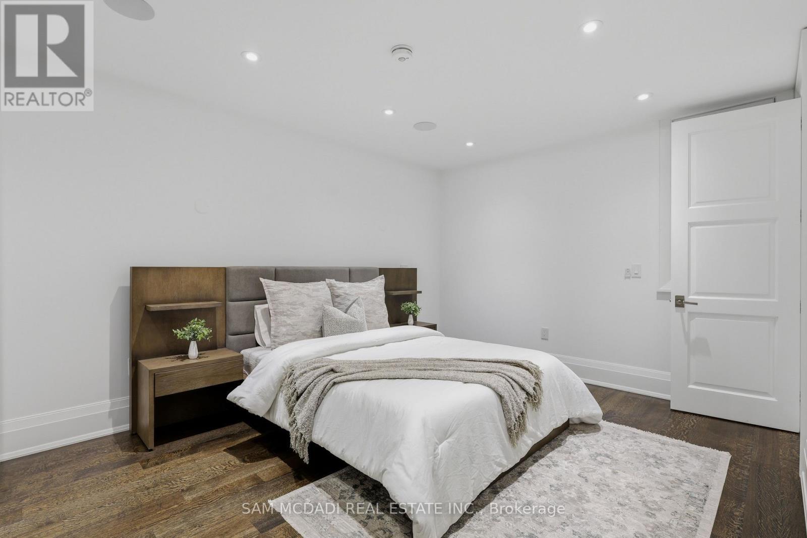 1342 Nocturne Court, Mississauga, ON - Indoor Photo Showing Bedroom