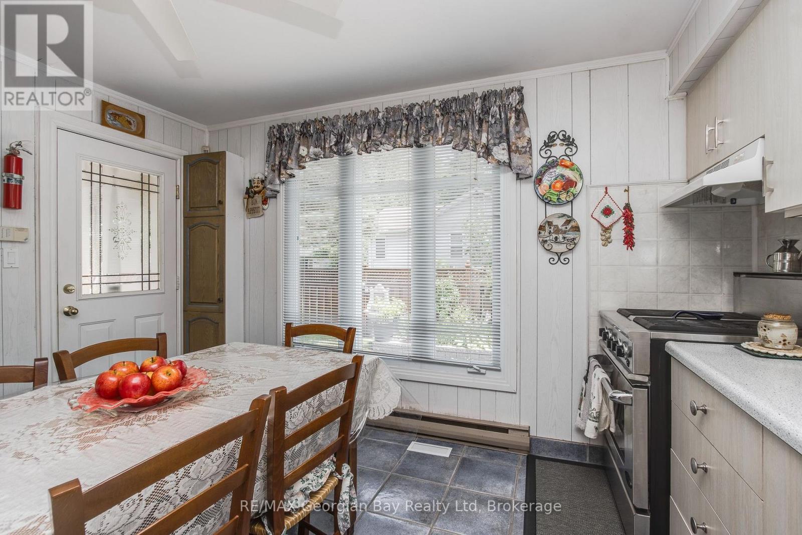 3 Brookside Drive, Tiny, ON - Indoor Photo Showing Kitchen