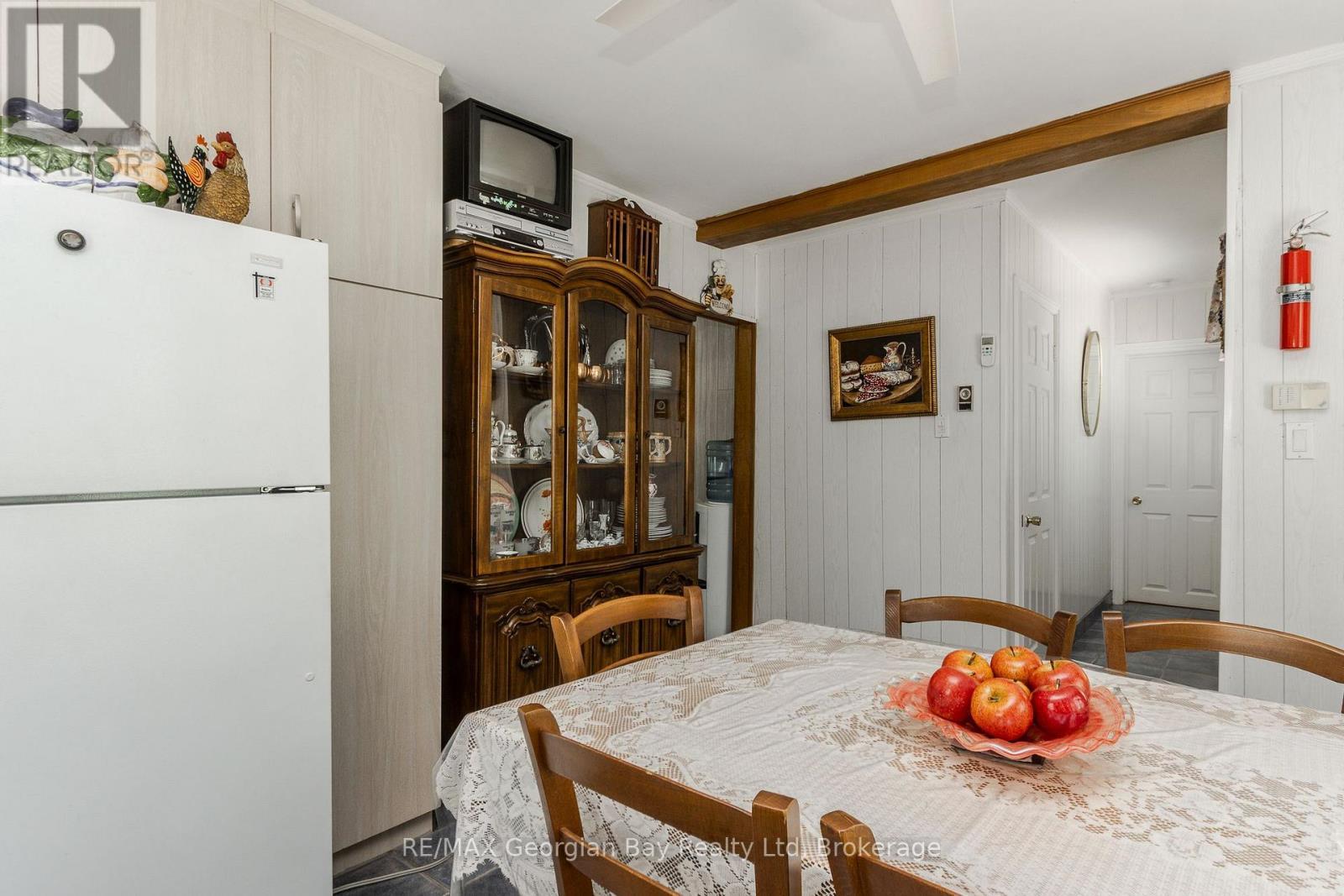 3 Brookside Drive, Tiny, ON - Indoor Photo Showing Dining Room