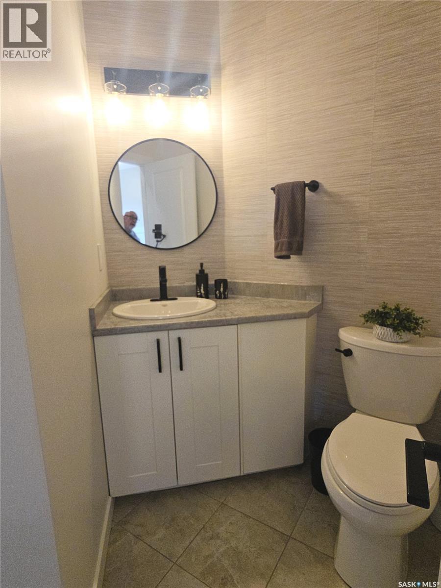 652 Ells Crescent, Saskatoon, SK - Indoor Photo Showing Bathroom