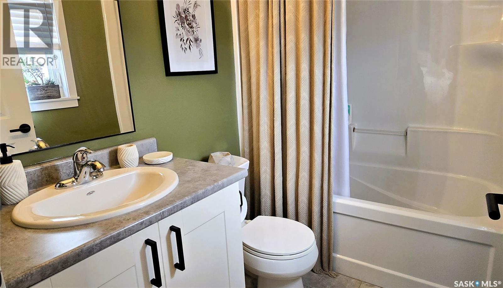 652 Ells Crescent, Saskatoon, SK - Indoor Photo Showing Bathroom