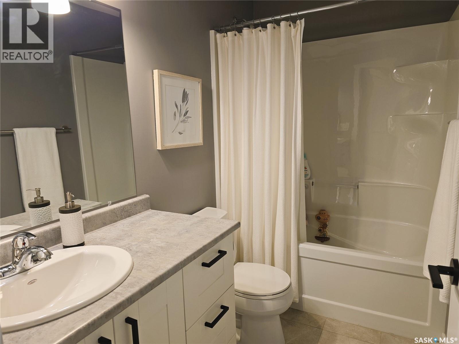 652 Ells Crescent, Saskatoon, SK - Indoor Photo Showing Bathroom
