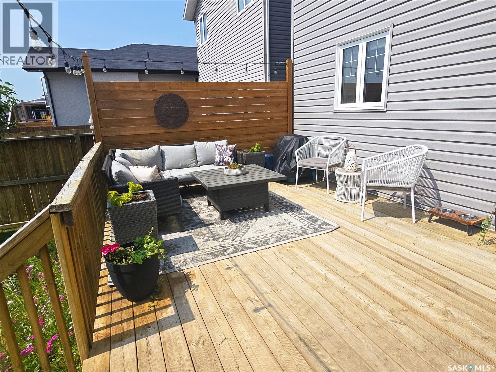 652 Ells Crescent, Saskatoon, SK - Outdoor With Deck Patio Veranda With Exterior