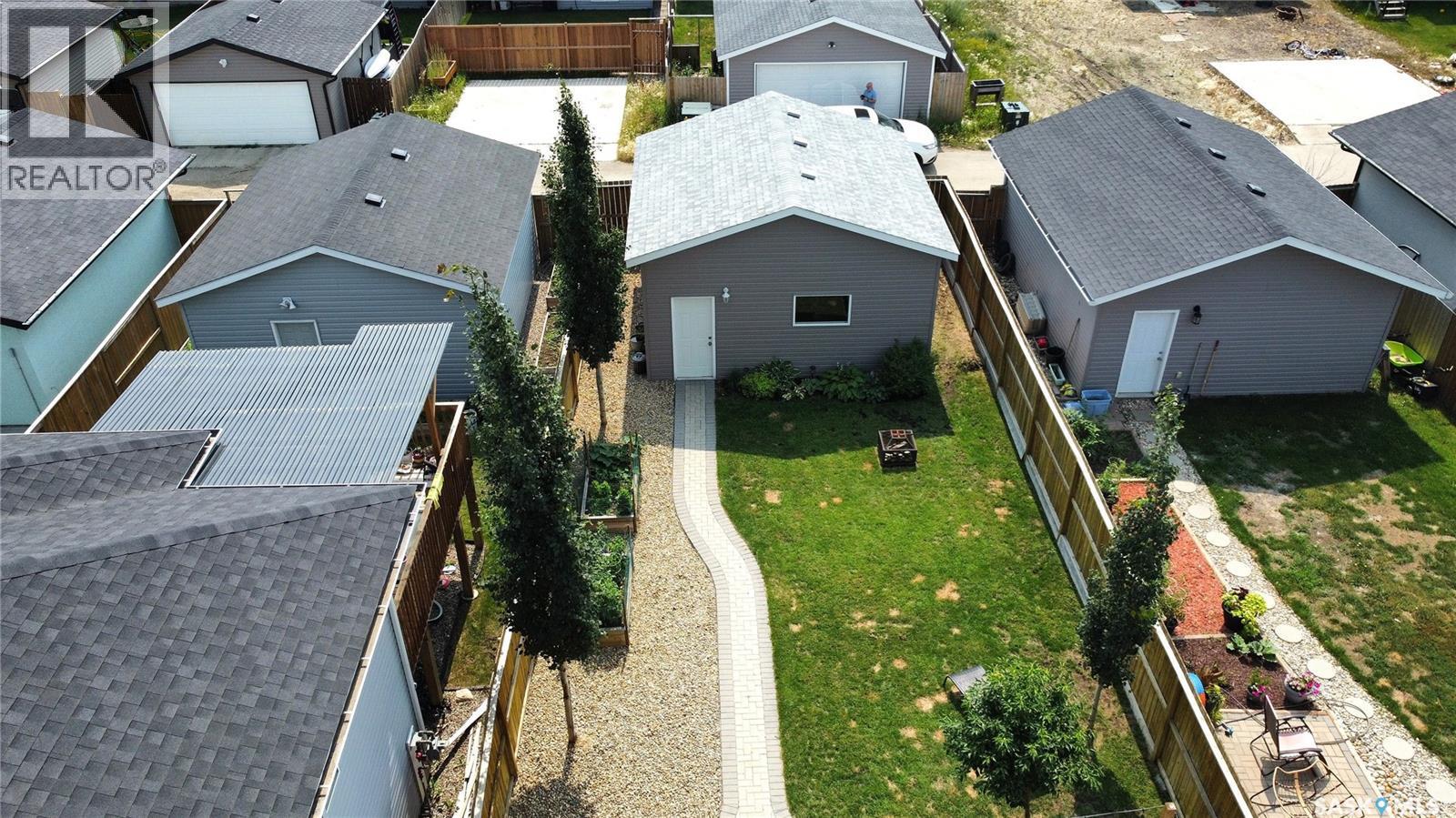 652 Ells Crescent, Saskatoon, SK - Outdoor With Deck Patio Veranda