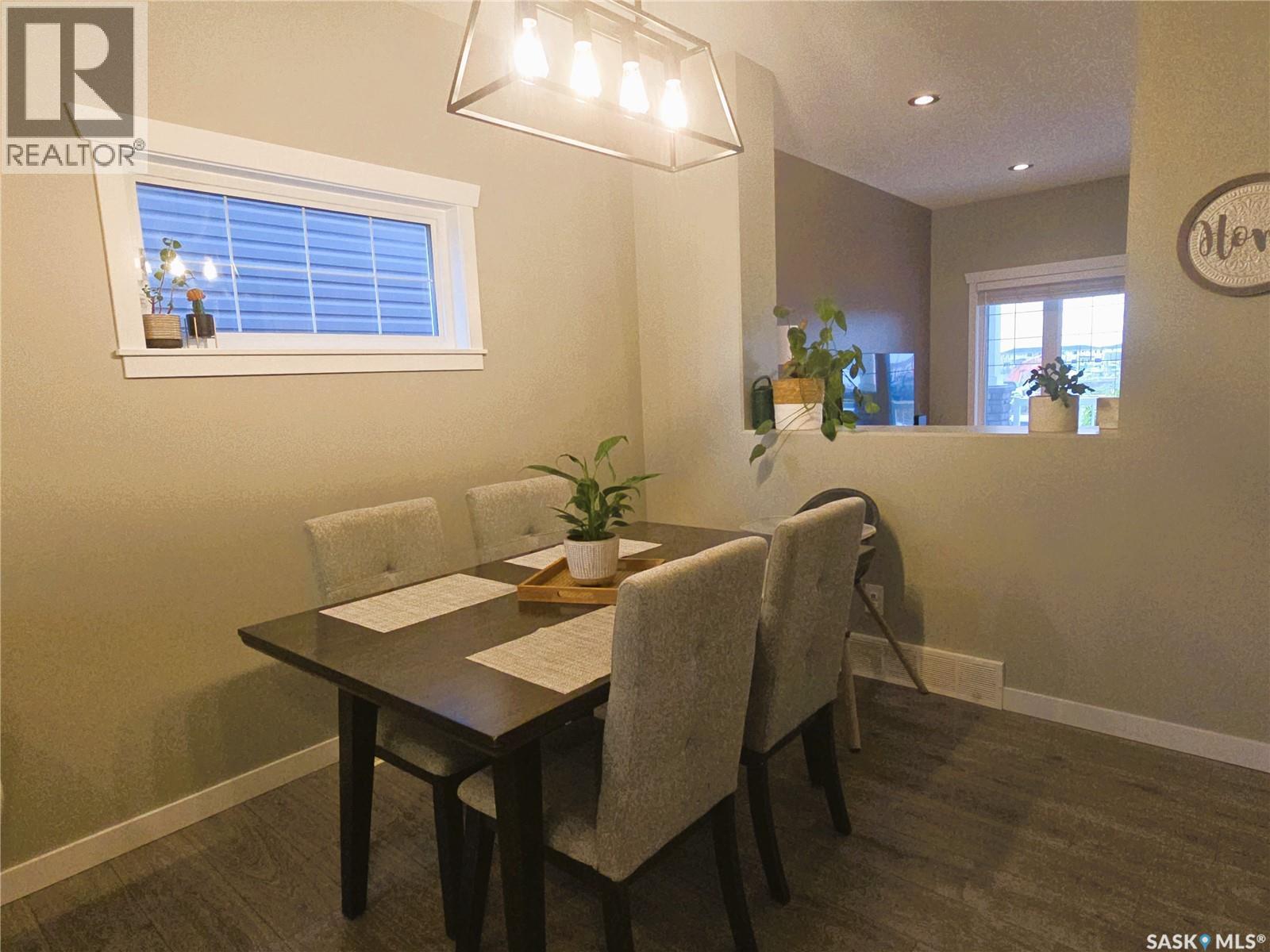 652 Ells Crescent, Saskatoon, SK - Indoor Photo Showing Dining Room