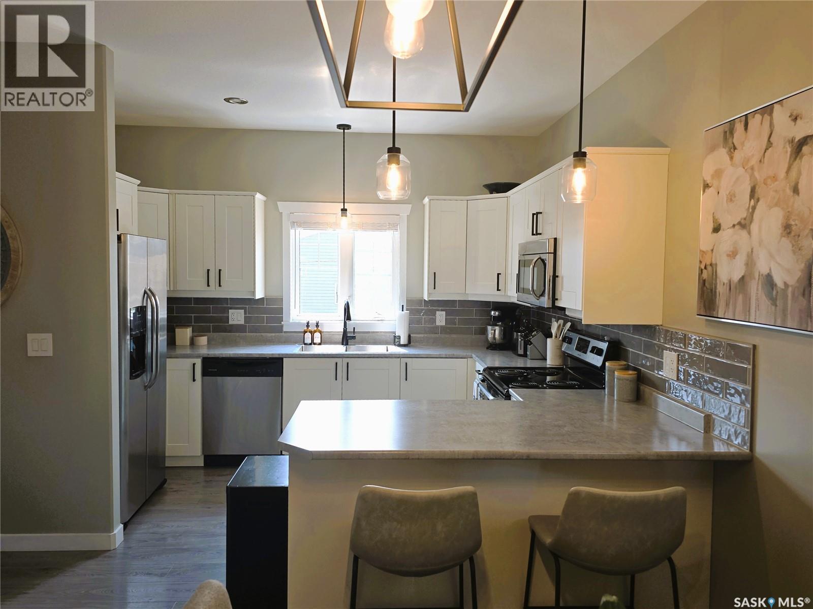 652 Ells Crescent, Saskatoon, SK - Indoor Photo Showing Kitchen