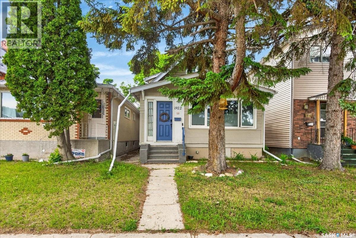 1922 Atkinson Street, Regina, SK - Outdoor With Facade