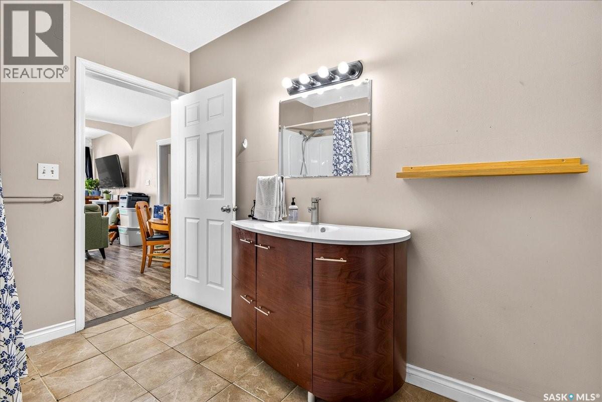 1922 Atkinson Street, Regina, SK - Indoor Photo Showing Bathroom