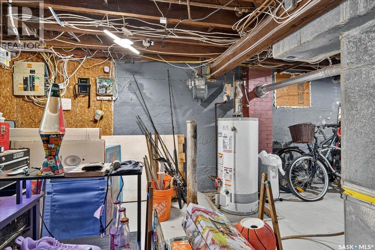 1922 Atkinson Street, Regina, SK - Indoor Photo Showing Basement