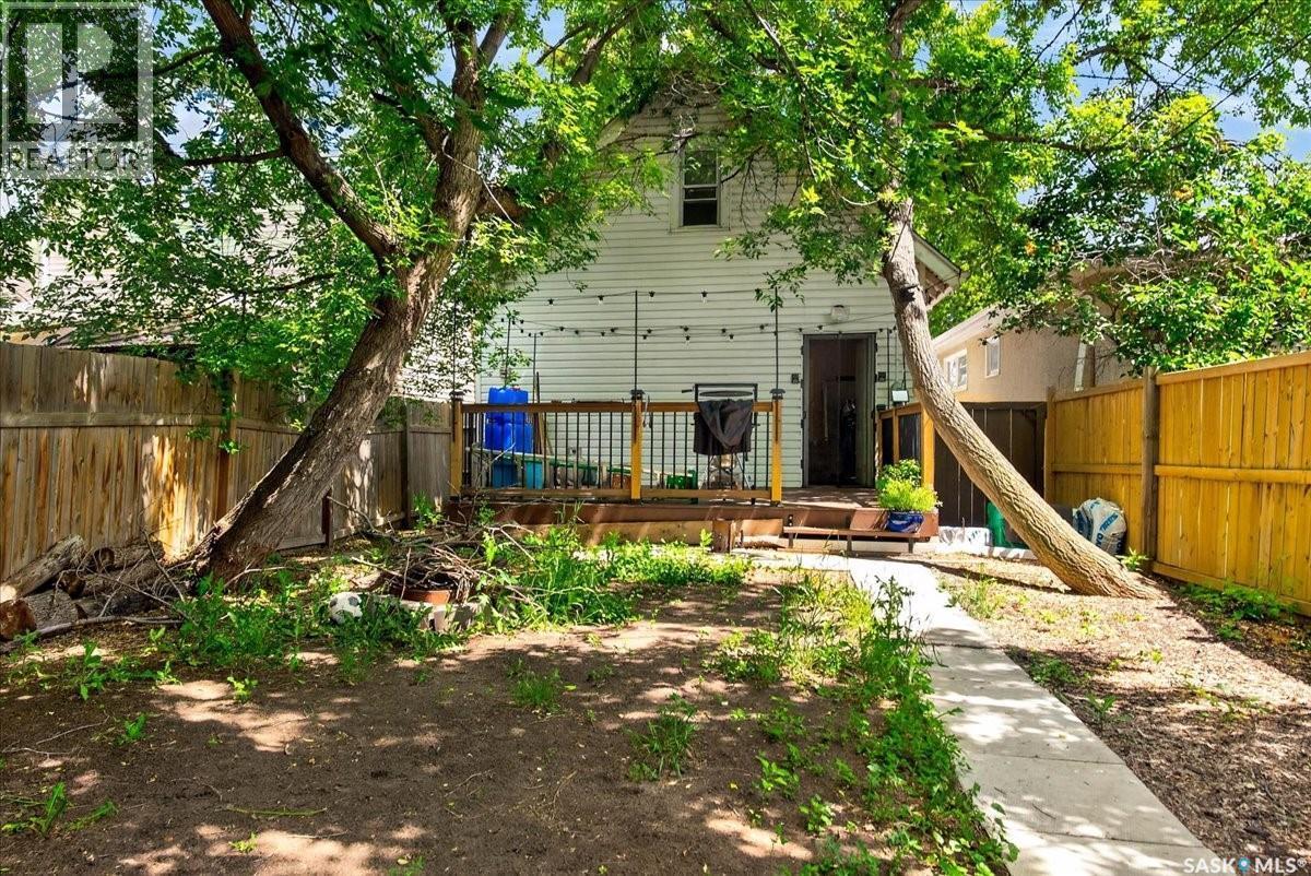 1922 Atkinson Street, Regina, SK - Outdoor With Deck Patio Veranda