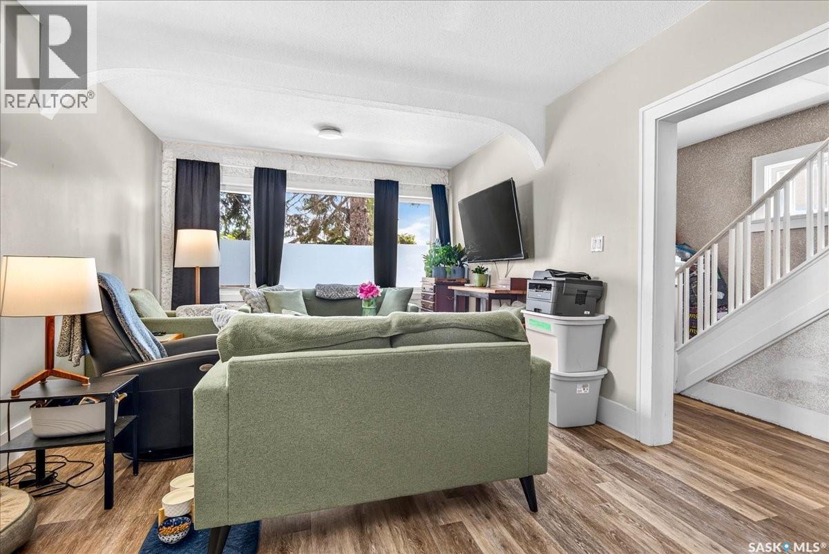 1922 Atkinson Street, Regina, SK - Indoor Photo Showing Living Room
