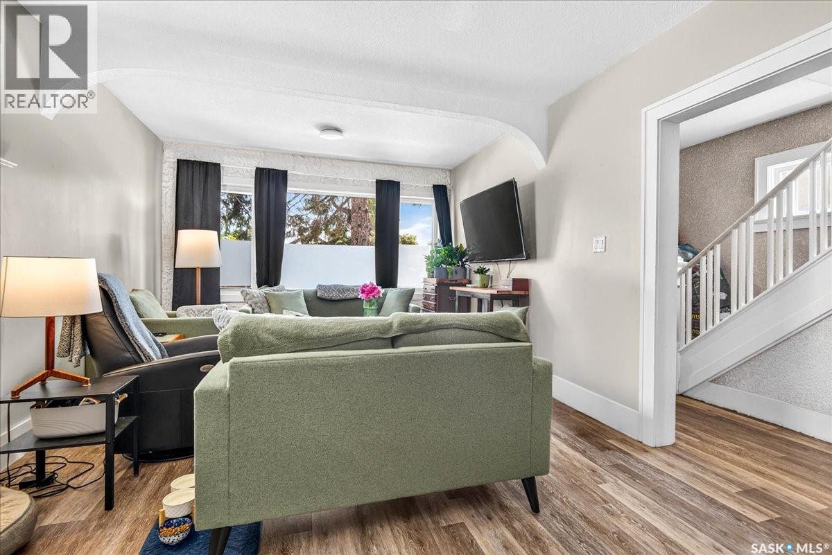 1922 Atkinson Street, Regina, SK - Indoor Photo Showing Living Room