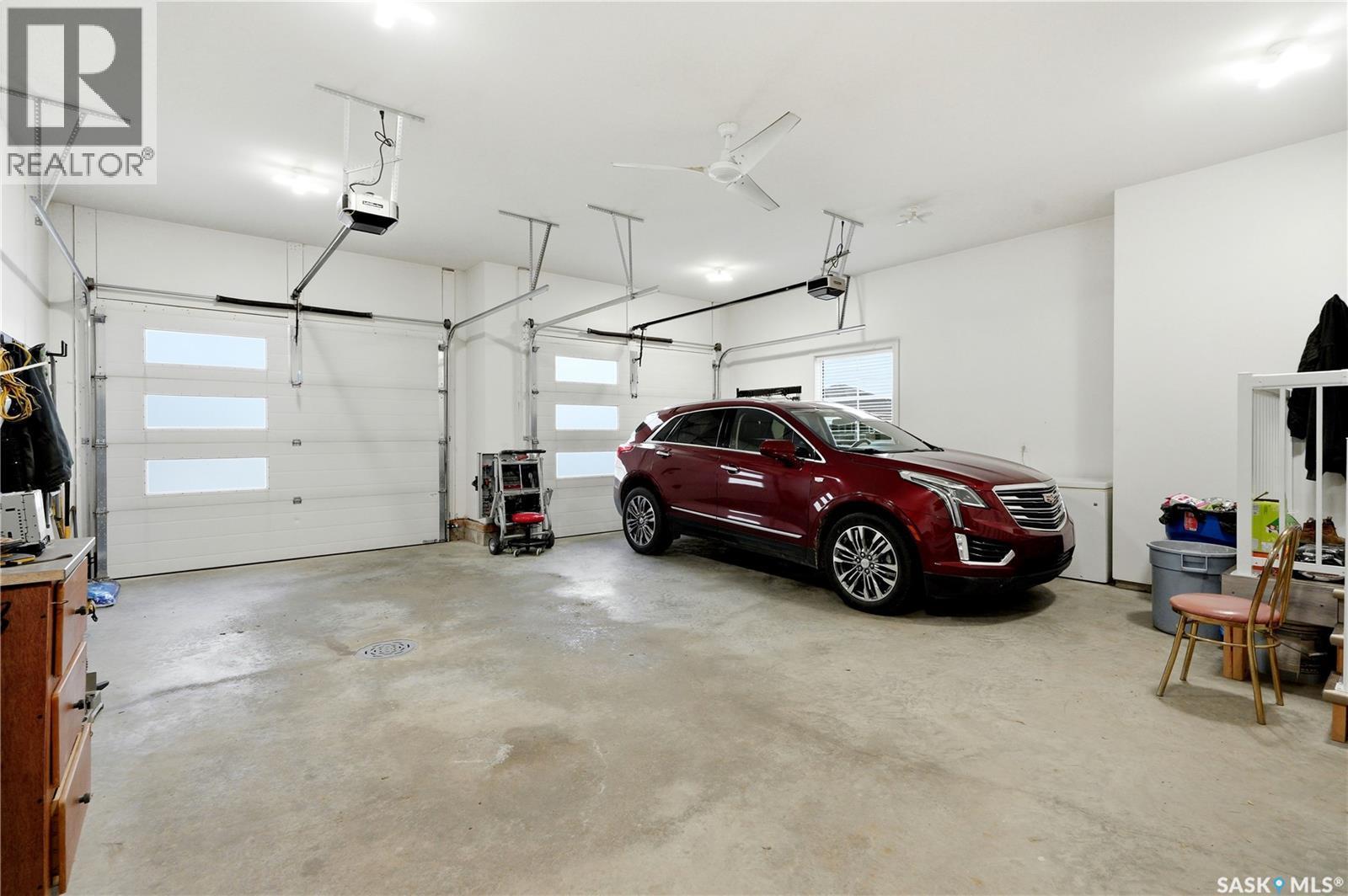 701 Casper Crescent, Warman, SK - Indoor Photo Showing Garage