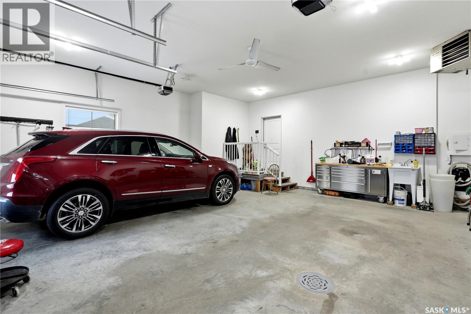 701 Casper Crescent, Warman, SK - Indoor Photo Showing Garage