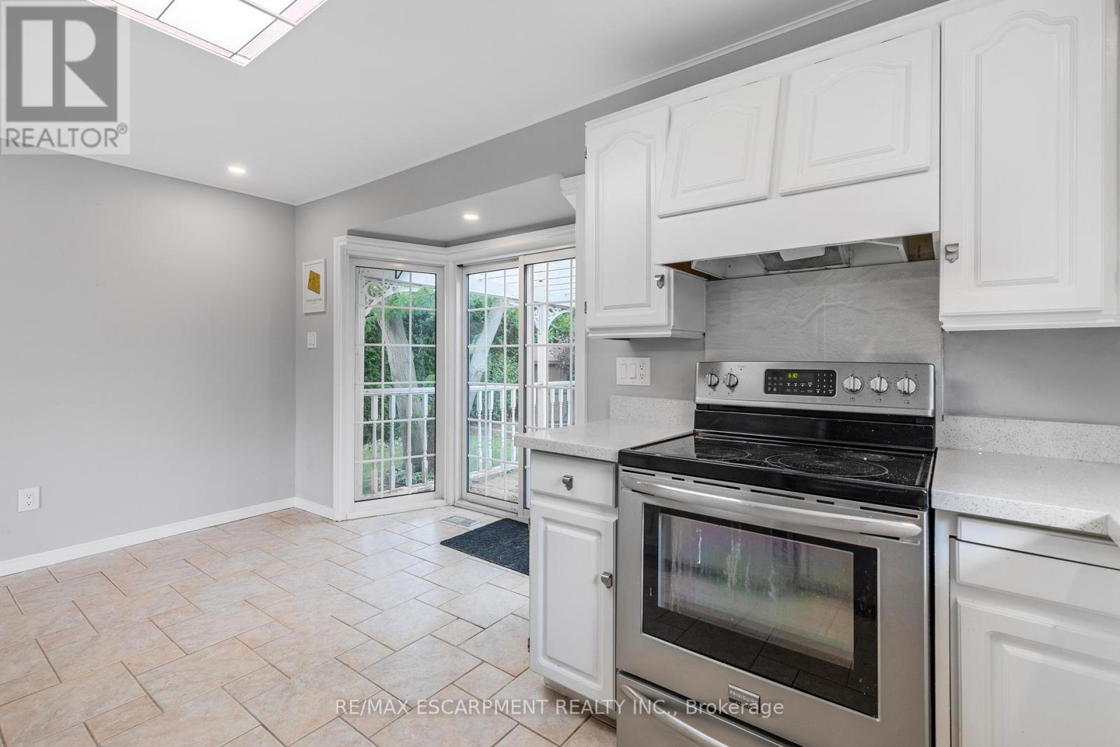 Main - 71 Organ Crescent, Hamilton, ON - Indoor Photo Showing Kitchen