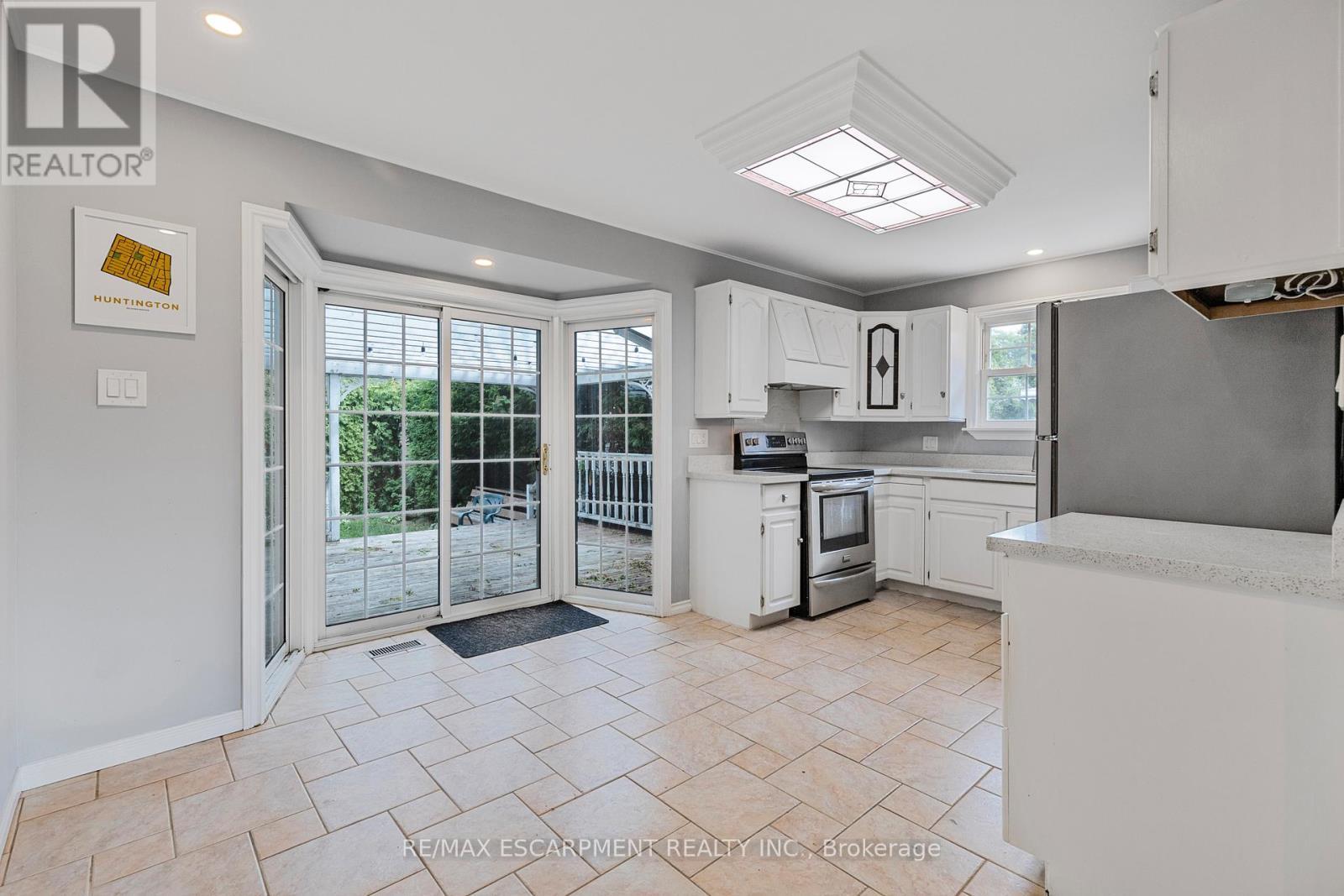 Main - 71 Organ Crescent, Hamilton, ON - Indoor Photo Showing Kitchen