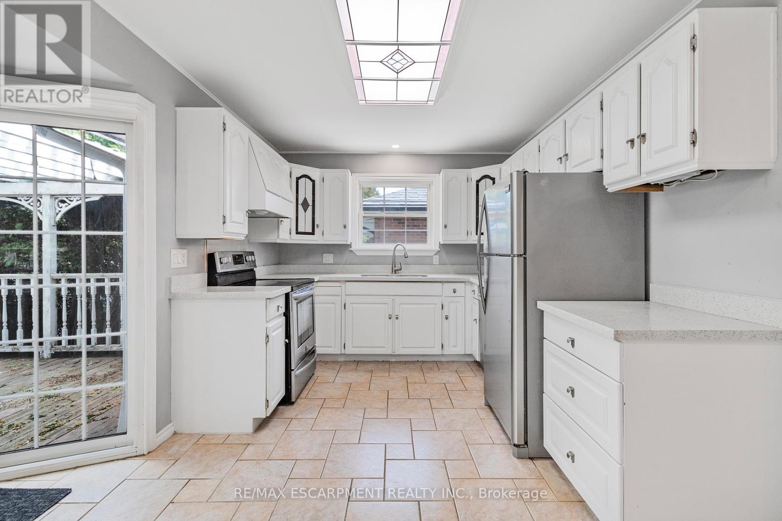 Main - 71 Organ Crescent, Hamilton, ON - Indoor Photo Showing Kitchen