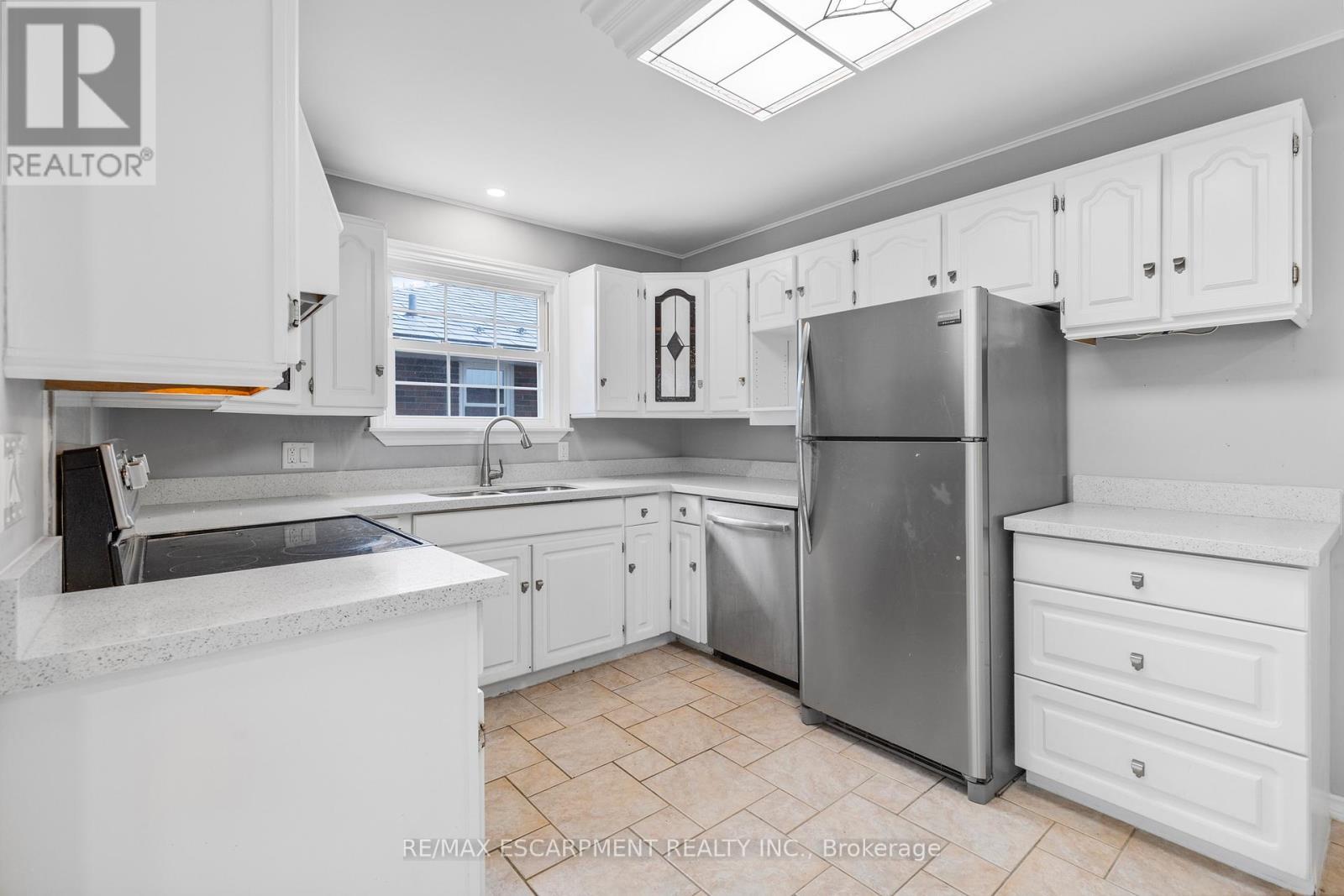 Main - 71 Organ Crescent, Hamilton, ON - Indoor Photo Showing Kitchen
