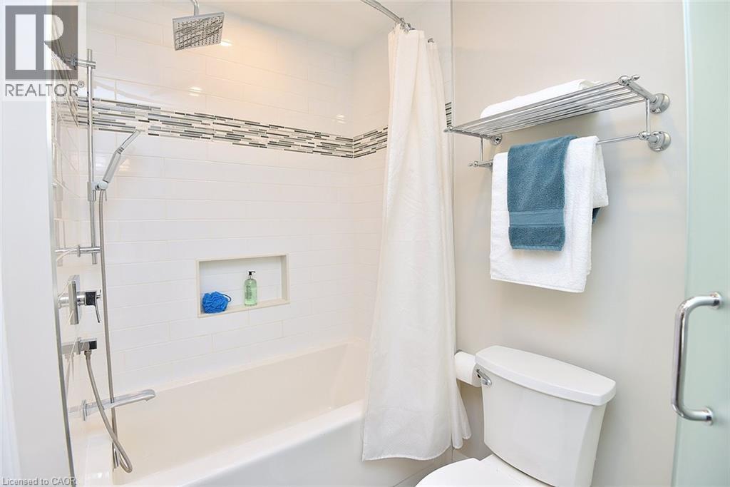 519 Southridge Drive, Hamilton, ON - Indoor Photo Showing Bathroom